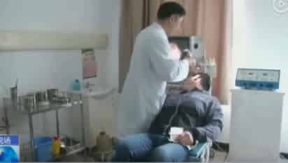 Médico consigue extraer con éxito el insecto del oído de su paciente (INTERNET)