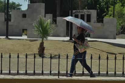 Recomiendan evitar la exposición prolongada a los rayos solares si no se cuenta con protección.