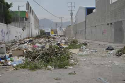 El paso vehicular se encuentra totalmente cerrado. (EL SIGLO DE TORREÓN)
