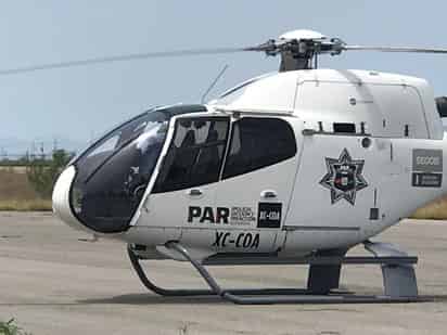 La aeronave fue abastecida en el aeropuerto, y supervisada por elementos del ejército mexicano como protocolo de seguridad. (EL SIGLO DE TORREÓN)