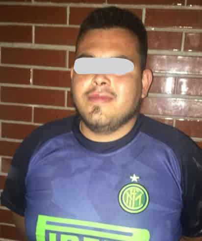 El presunto asaltante fue identificado como Silvestre N., de 25 años de edad, quien fue detenido en la confluencia de los bulevares Miguel Alemán y González de la Vega. (ESPECIAL)