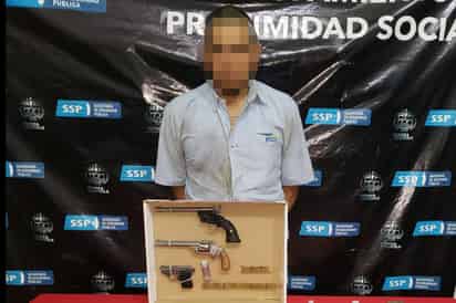 Detienen a un hombre por portar armas y droga pero tenía una orden de aprehensión por homicidio calificado. (EL SIGLO DE TORREÓN)