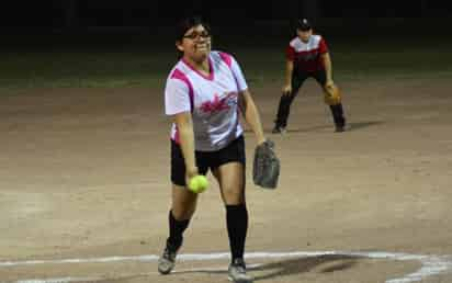 Las lanzadoras sufrieron durante la primera jornada, en la que voló por los aires la pelota, arrojando marcadores muy abultados. (ESPECIAL)