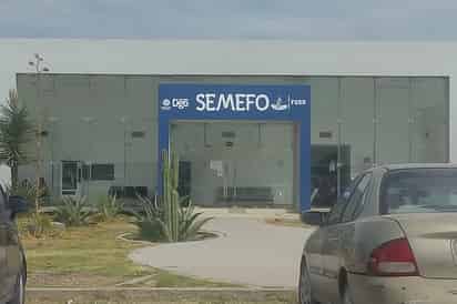El Ministerio Público ordenó el traslado del cuerpo al Semefo, donde se determinó que sufrió traumatismo de cráneo severo. (EL SIGLO DE TORREÓN)