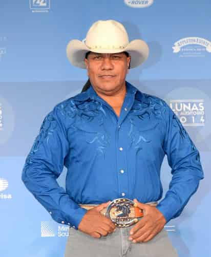 Bromea. Para el cantante Lupe Esparza, de Bronco, el actor que lo representará en la serie es 'muy guapo y finito'.