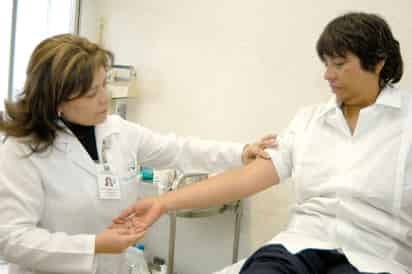 Algunos síntomas de lupus son dolor en articulaciones, fiebre, cansancio o pérdida de peso. (EL SIGLO DE TORREÓN)