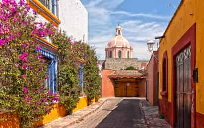 Te enamorarás de sus calles adoquinadas y coloridas fachadas.