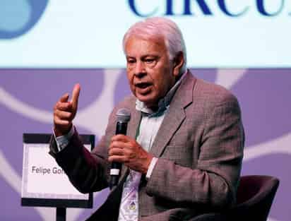 El expresidente de España, Felipe González, calificó como acertada la decisión del gobierno mexicano para disminuir los índices de pobreza, inseguridad y corrupción, pero requiere estimular más la inversión privada, para hacer crecer la economía del país. (ARCHIVO)