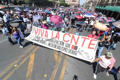 Tras la reunión con la CNTE, AMLO calificó como 'exitoso' el encuentro.