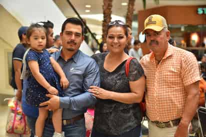 Gretel, Erick, Elia y Norberto.