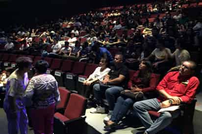 El Encuentro Juvenil de Arte se llevó a cabo en el Teatro Centauro, con la presencia de alumnos de secundaria y preparatoria. (EL SIGLO DE TORREÓN)