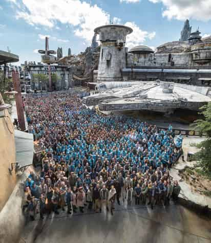 Se esperan grandes multitudes cuando Galaxy's Edge abra sus puertas el 31 de mayo, y el parque detalló sus planes para acomodarlos o ayudarlos a 'circular' con la ayuda de Stormtroopers. (ESPECIAL)