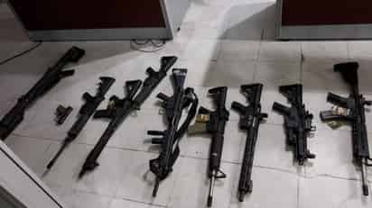 Aseguran que este tipo de armas largas y cortas no superan a las que mantienen las autoridades estatales o federales. (ARCHIVO)