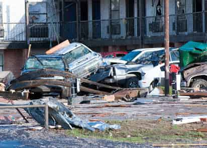 Al menos personas murieron anoche y varias resultaron heridas en la localidad de El Reno, en el estado de Oklahoma (EEUU), por el paso de un tornado en las últimas horas, informó hoy el alcalde de la población, Matt White. (EFE)

