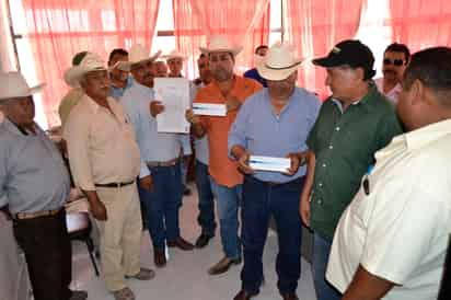 Mes directiva toma posesión de instalaciones del módulo de riego número 09 ubicadas en Cader. (EL SIGLO DE TORREÓN/EDITH GONZÁLEZ)