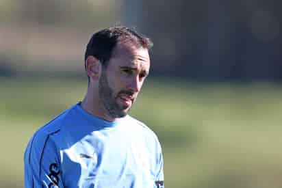 El capitán de la selección uruguaya, Diego Godín, dijo este martes que la Celeste viajará a Brasil con 'la ilusión y las ganas' de ganar la Copa América. (ARCHIVO)