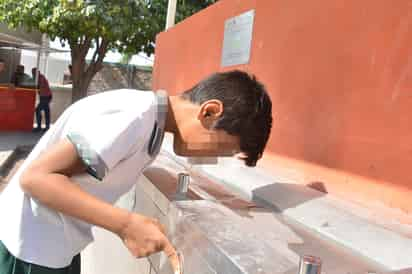 La coordinación de Servicios Educativos en la Laguna llama a las autoridades a garantizar servicio de luz y agua en escuelas. (EL SIGLO DE TORREÓN)