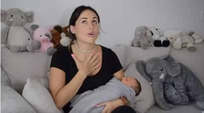 Maternidad. A lo largo del material se muestran fotografías del parto natural de la actriz Zuria Vega. (ESPECIAL)