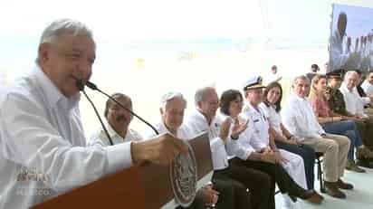 Con tan sólo un estudio técnico preaprobado para el cambio de uso de suelo y una Manifestación de Impacto Ambiental (MIA) de la Secretaría de Medio Ambiente y Recursos Naturales (Semarnat), arrancó la construcción de la refinería en el puerto tabasqueño de Dos Bocas. (ESPECIAL)