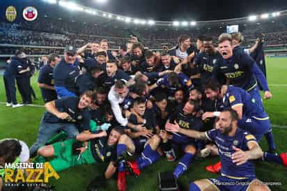 El cuadro de Verona vuelve a la Primera División de Italia tras imponerse en la final del playoff al Citadella. (CORTESÍA)