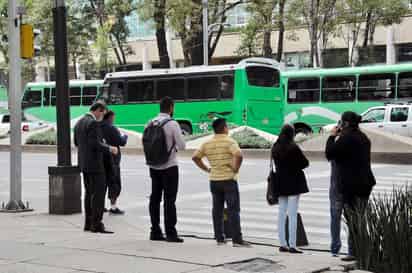 Analistas privados consultados por el Banco de México (Banxico) en mayo de este año recortaron sus expectativas de crecimiento económico, y elevaron sus pronósticos de inflación así como del tipo de cambio. (NOTIMEX)
