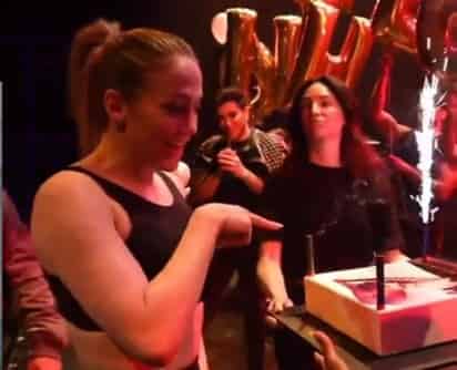 La cantante Jennifer Lopez celebró el 20 aniversario de su disco On the 6. (ESPECIAL)