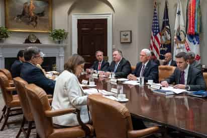 Marcelo Ebrard detalló que estuvieron presentes el vicepresidente Mike Pence y el secretario de Estado, Mike Pompeo, entre otros funcionarios. (TWITTER)