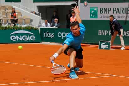 Dominic Thiem se impuso 6-2, 3-6, 7-5, 5-7, 7-5 a Novak Djokovic, en un duelo que duró más de 4 horas. (AP)