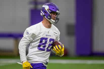 El ala cerrada Kyle Rudolph ha jugado sus ocho temporadas en la NFL con los Vikingos de Minnesota. (AP)