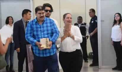 Los restos mortales del joven Norberto Ronquillo Hernández volvieron a su tierra natal este miércoles, las familias de Meoqui mostraron su solidaridad y dolor desde que la familia pisó suelo chihuahuense. (ESPECIAL)