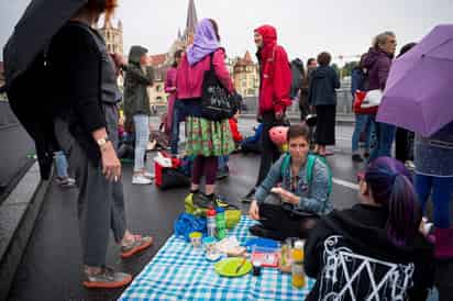 Las mujeres suizas celebran esta huelga cada 14 de junio, en conmemoración de la fecha en la que el principio de igualdad entre hombres y mujeres se incorporó a la Constitución federal. (EFE)