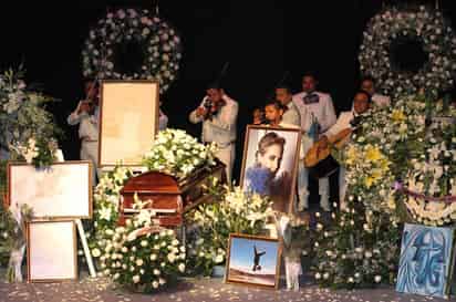 Cariño. Familiares, amigos, compañeros y admiradores despidieron a la actriz Edith González con un homenaje en el teatro Jorge Negrete.