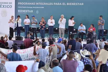 Los asistentes abuchearon a la autoridad estatal y municipal. (FERNANDO COMPEÁN)