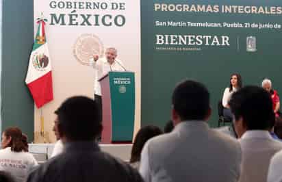 'Porque saben, no estoy acostumbrado, no me hallo en la oficina, no me hallo en el Palacio, tengo que andar en los pueblos, porque así inicié mi lucha y así la quiero continuar'. (NOTIMEX)