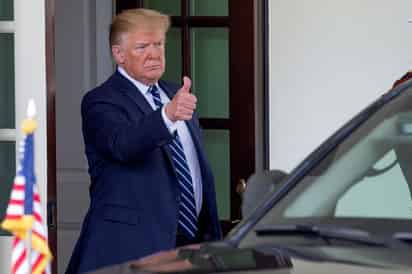 La mujer relata cómo Donald Trump iba haciendo comentarios presumiendo de su riqueza y de que se planteó comprar esos almacenes y que incluso la llamó vieja cuando dijo que tenía 52 años -aproximadamente la misma edad que él-. (EFE)