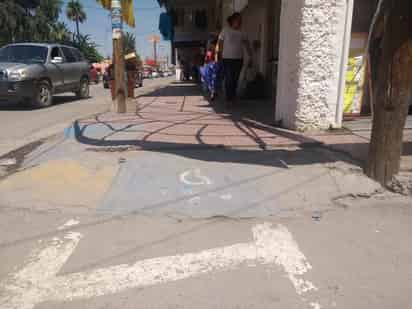 Comerciantes dijeron que desde hace dos años que no se le hace ninguna mejora. (EL SIGLO DE TORREÓN)