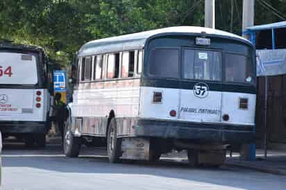 En La Laguna de Durango, 80 % de los vehículos del transporte público no cumplen con la legislación vigente por las condiciones en las que se encuentran. (EL SIGLO DE TORREÓN)