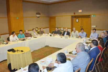 El CLIP se manifestó en apoyo de los gobernadores de Coahuila y Durango que realizan gestiones para recuperar Metrobús. (FERNANDO COMPEÁN)