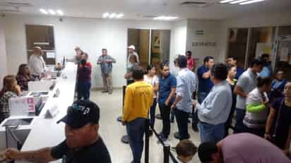 La situación de este día detonó especial desorden en el área de Garantías. (FERNANDO COMPEÁN)