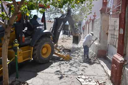 Iniciaron formalmente con obras de mejora en las banquetas del sector centro. (FERNANDO COMPEÁN)