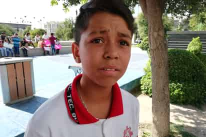 Elio es un estudiante de una escuela técnica en la colonia Zaragoza y sueña con terminar sus estudios y ser un futbolista. (VIRGINIA HERNÁNDEZ)