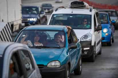 El presidente Andrés Manuel López Obrador reconoció que son pocos días de vacaciones los que se le otorgan a los trabajadores, en comparación con los que tienen los empleados en otras partes del mundo. (ARCHIVO)