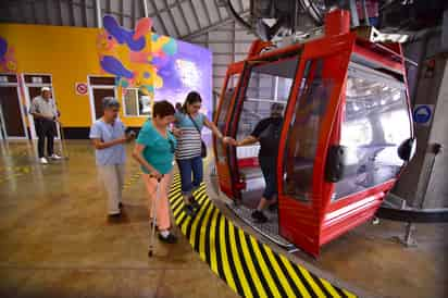 Son más los visitantes que prefieren subirse al Teleférico y conocer el Cristo de las Noas. (EL SIGLO DE TORREÓN)