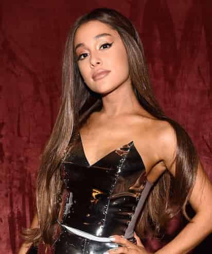 No cae en gracia. La cantante Ariana Grande lamentó haber hecho un mal comentario y se disculpó con sus seguidores. (ESPECIAL)