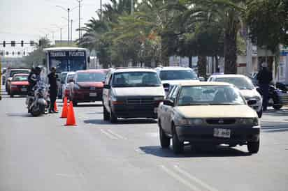 El titular de la Administración General de Recaudación de Coahuila, Luis Gurza, aseguró que ya preparan los operativos de sanción o decomiso de unidades con placas vencidas en Coahuila.