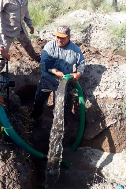 Simas atiende queja de habitantes de ejido Flores Magón. (CORTESÍA)