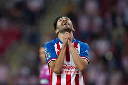 El principal afectado por la llegada del 'Hermoso' fue Alexis Vega, quien tuvo que ceder su lugar al experimentado delantero. (ARCHIVO)