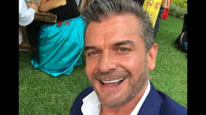 Circulan supuestas fotos del actor Sergio Basáñez desnudo. (ARCHIVO)