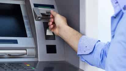 En el marco del Día Nacional del Adulto Mayor, que se celebra este 28 de agosto, la Comisión Nacional para la Protección y Defensa de los Usuarios de Servicios Financieros (Condusef) resaltó que adoptar medidas de seguridad es clave para prevenir posibles fraudes. (ARCHIVO)
