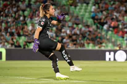 Wendy Toledo lucha por quedarse con una de las plazas de guardameta en la selección Sub 20, bajo el mando de Mónica Vergara. (ARCHIVO) 